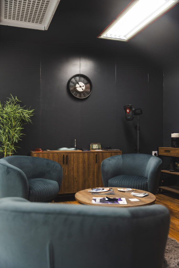 Paint Shop - by Visually Rich-00546