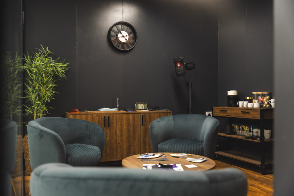 Paint Shop - by Visually Rich-00547